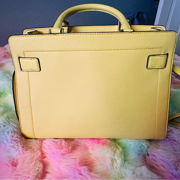 Gorgeous MK Purse Set - Picture 10 of 15